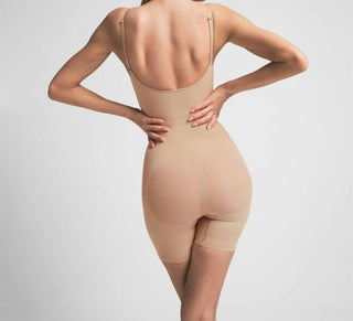 Skims - Body sem costura esculpido no meio da peça
