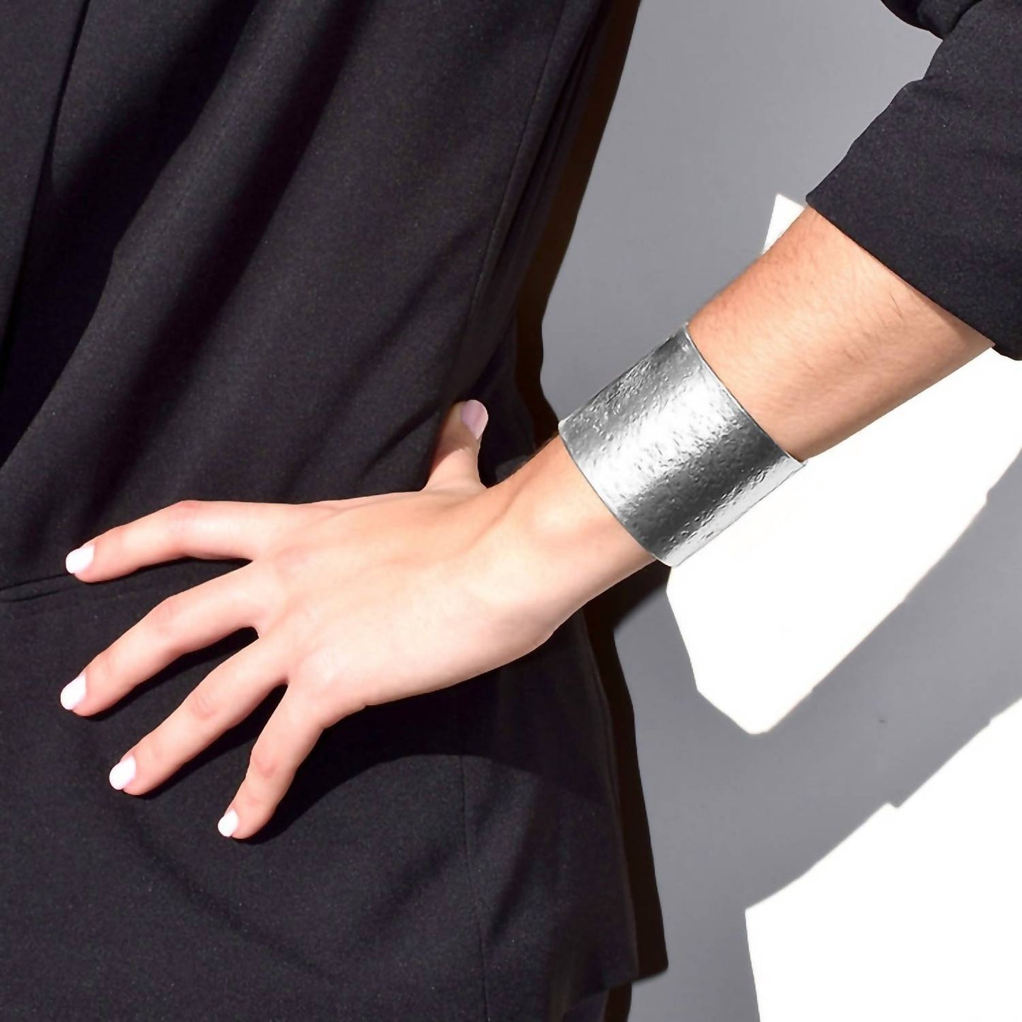 Avenue Chic - Women's Zoe Cuff