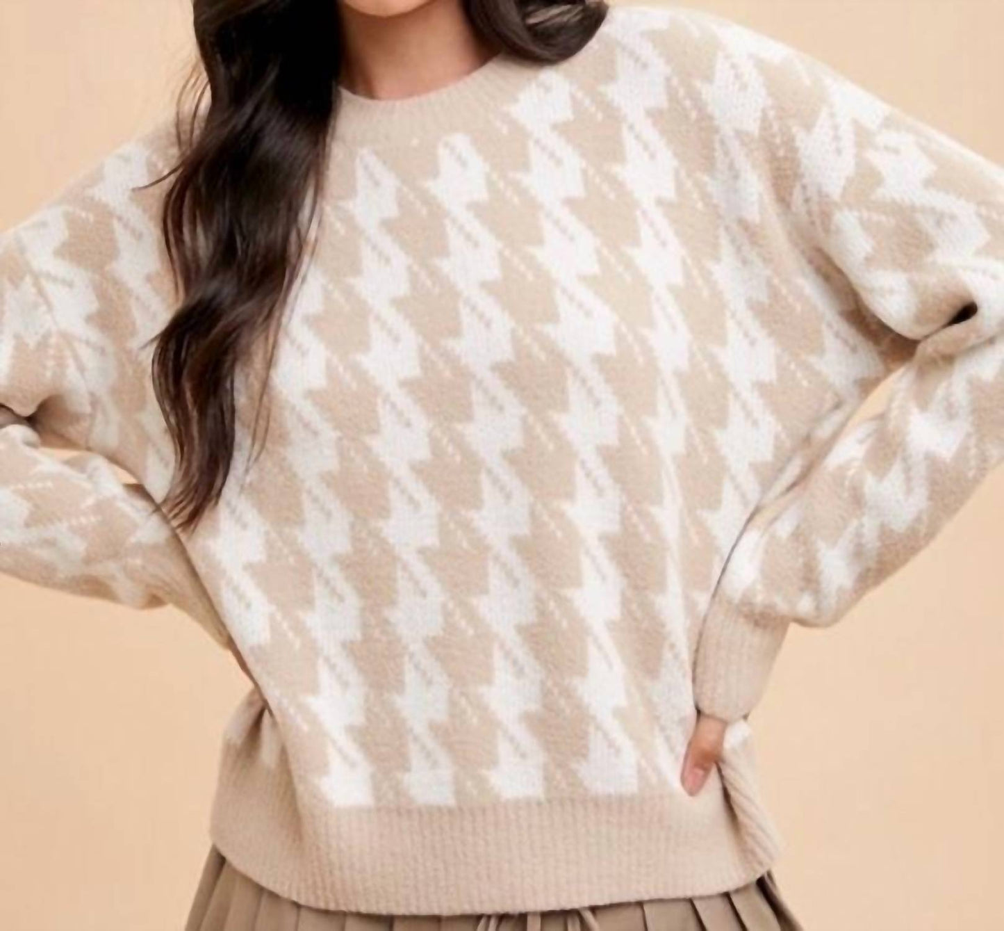 Anniewear - Houndstooth Round Neck Sweater
