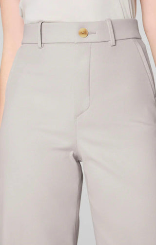 Spanx - Calça curta de sarja elástica com perna larga
