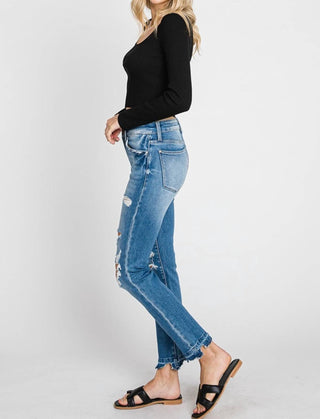 Petra153 - Calça jeans Petra cintura média com lavagem média