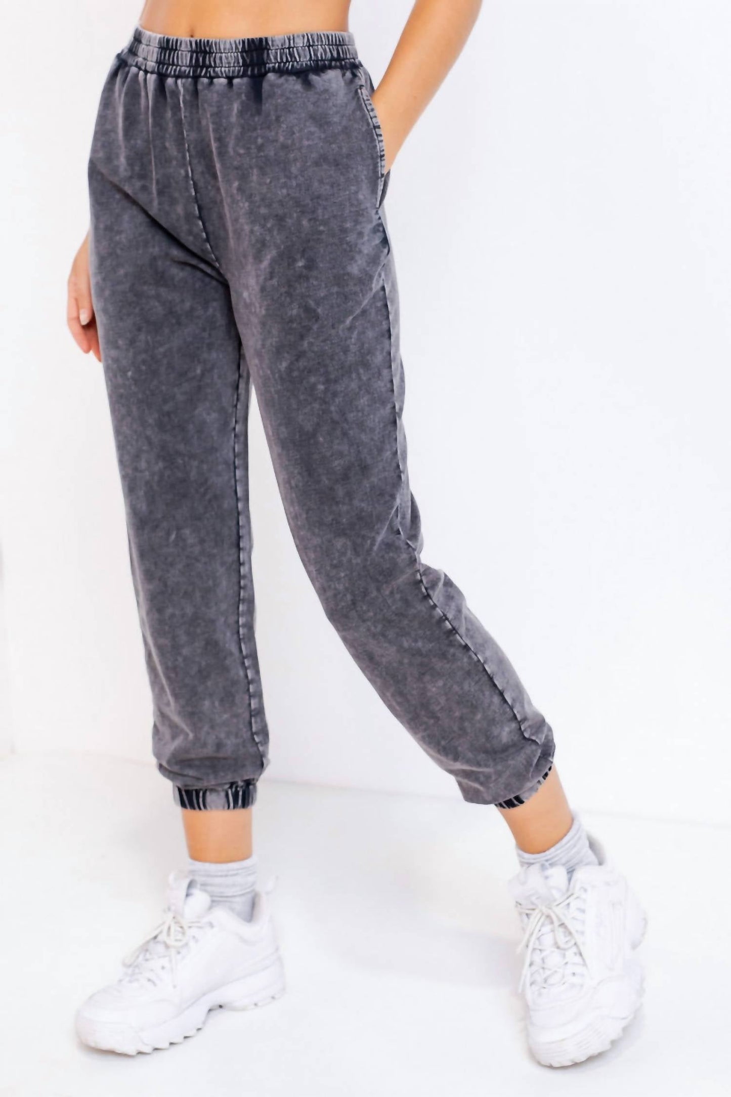 124 Voltaire - Slightly Cropped Jogger Pant
