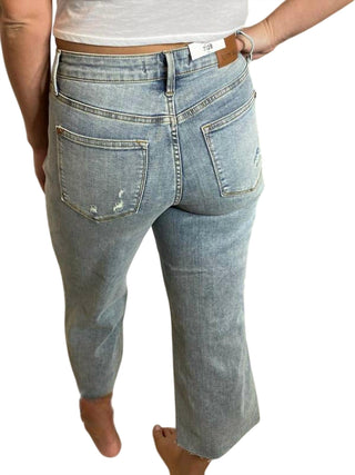 Judy Blue - Shorts curtos largos com controle de barriga e bainha crua de cintura média