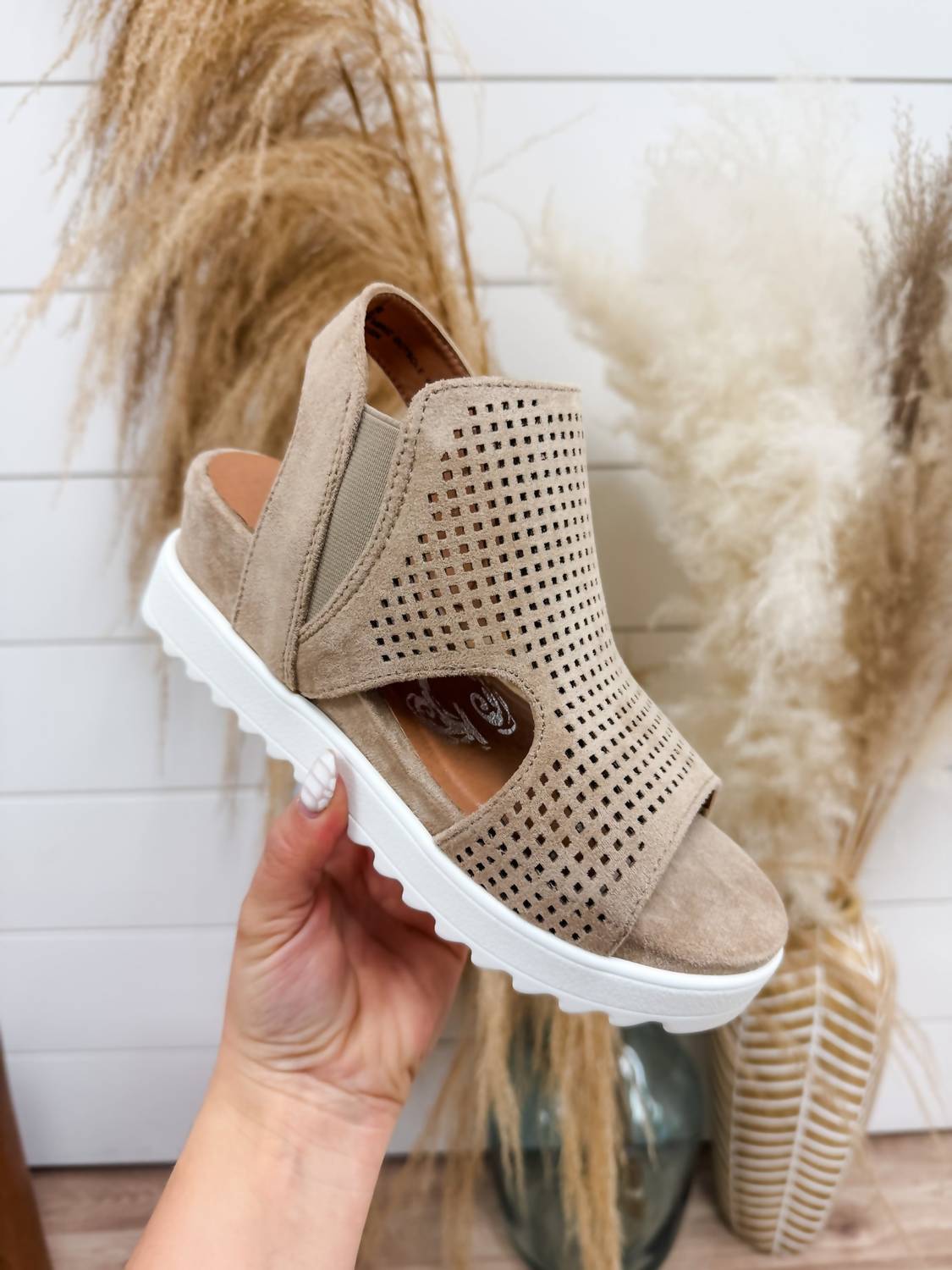 Very G - Women's Amy Sandal