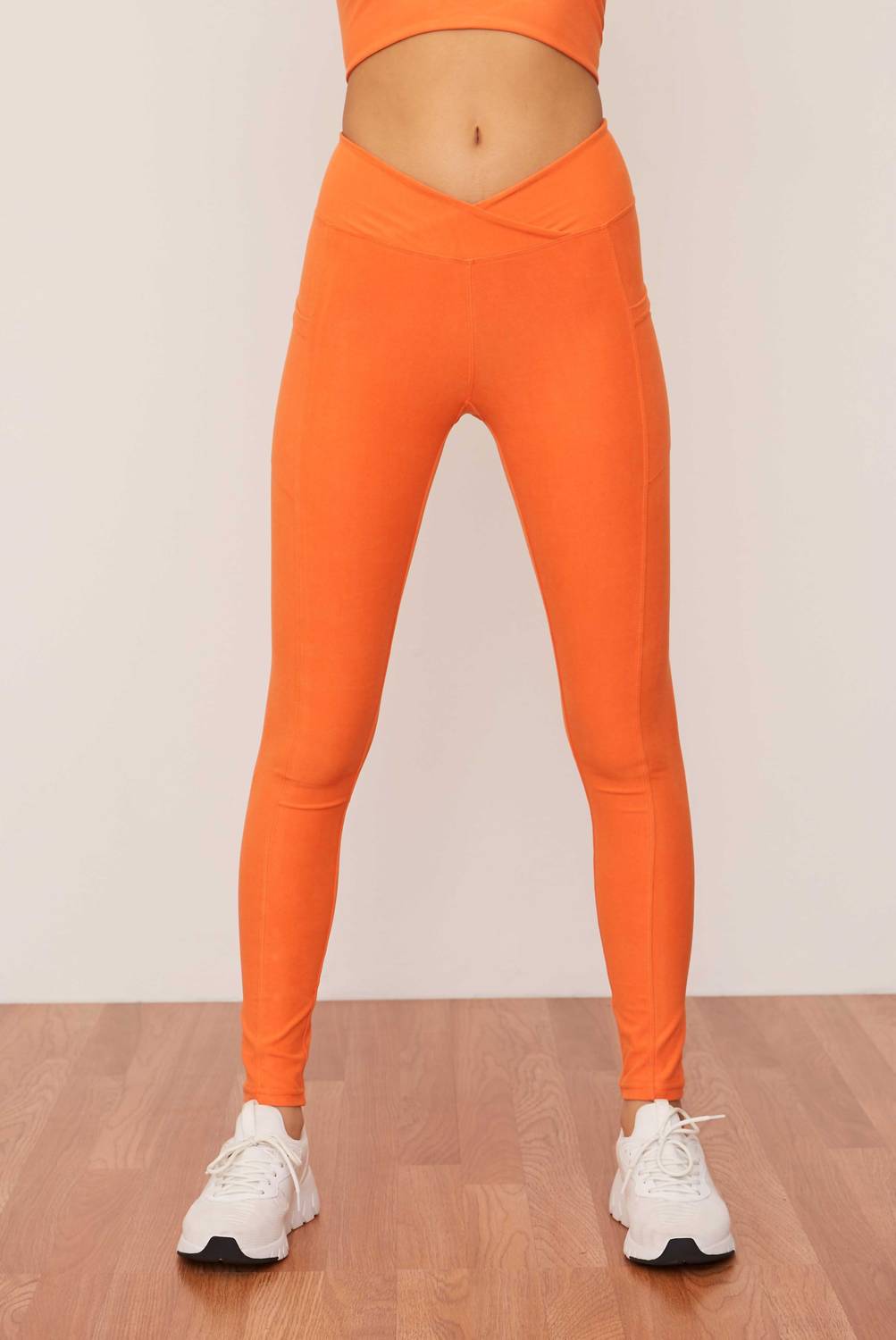 Wolven - Ruched Crossover Pocket Legging