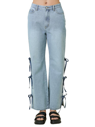 Day + Moon - Calça Jeans com Detalhe de Gravata Sem Preocupação