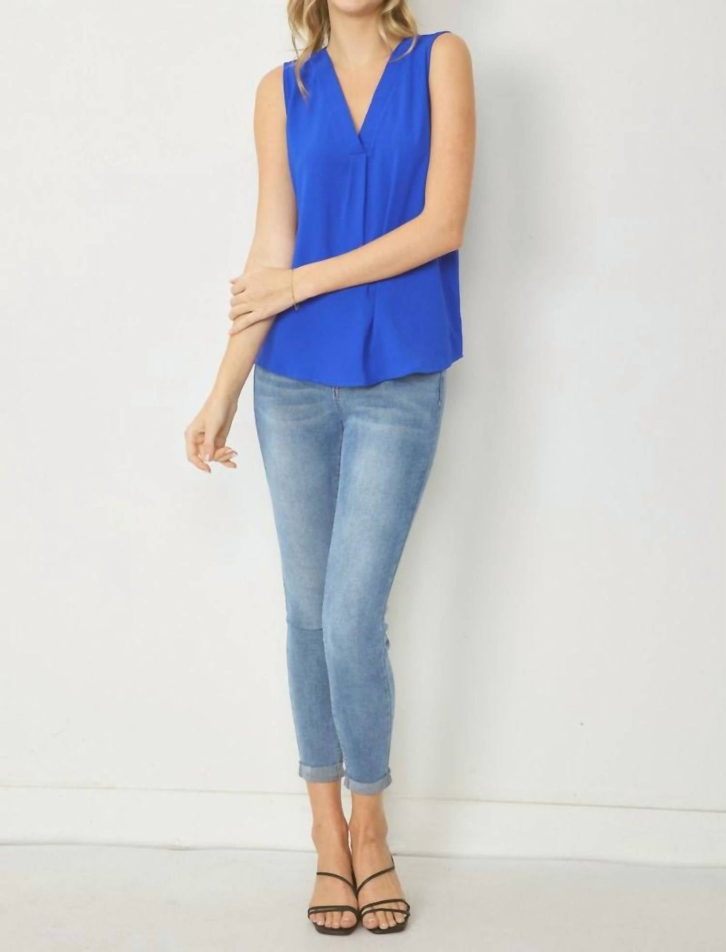 Entro - Sleeveless V-neck Top
