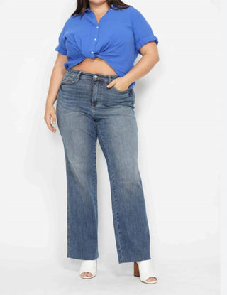 Judy Blue - Calça Jeans de Cintura Média e Perna Reta - Plus