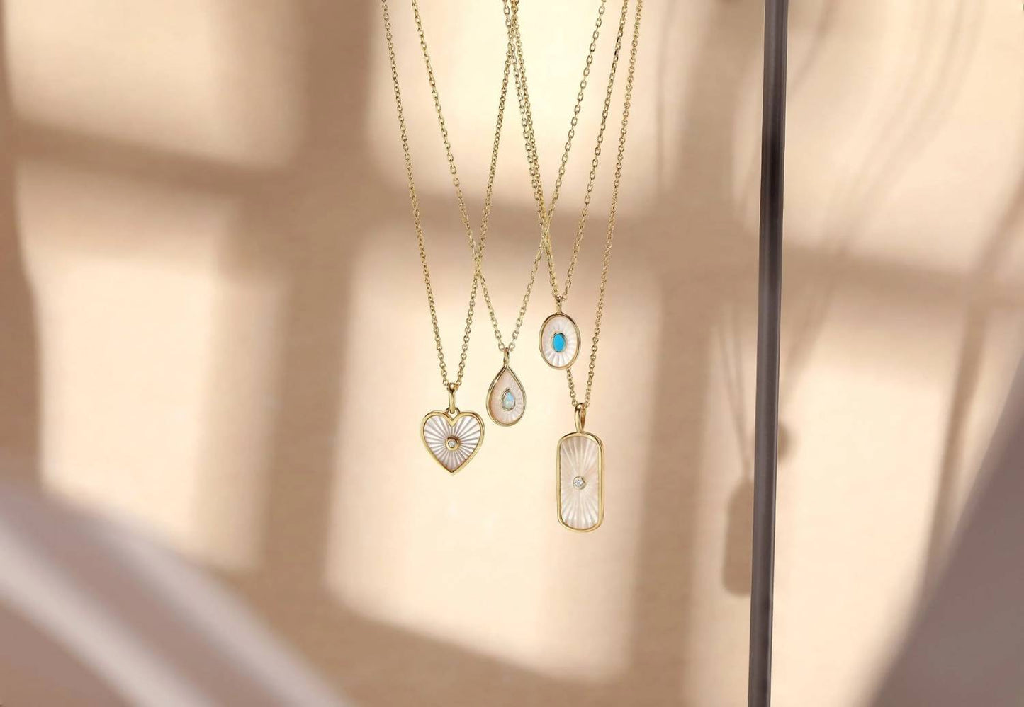 Eklexic - Women's Oval Shaped Mop Pendant With Turquoise Stone Necklace