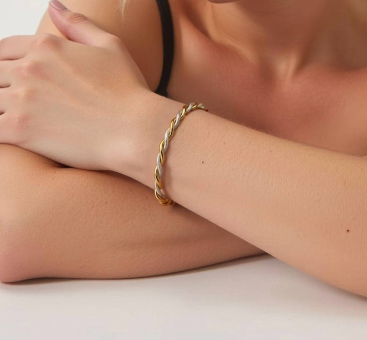 Akalia - Women's Waterproof Twisted Cuff Bracelet