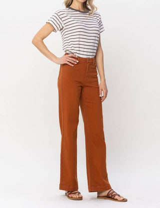 Judy Blue - Calça jeans de cintura alta com perna larga e tingida