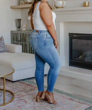 Judy Blue - Calça Jeans Skinny Vintage de Cintura Média