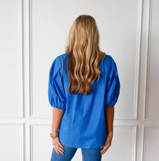 Caryn Lawn - Blusa Anna com decote em V