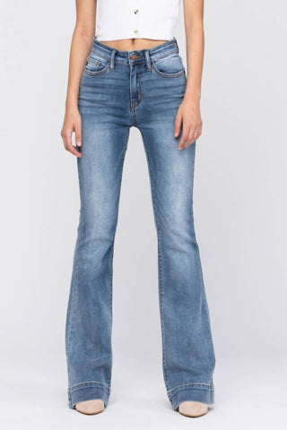 Judy Blue - Calça Jeans Flare de Cintura Média