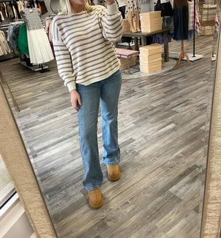 Risen - Calça Jeans Reta com Cós Médio e Laterais