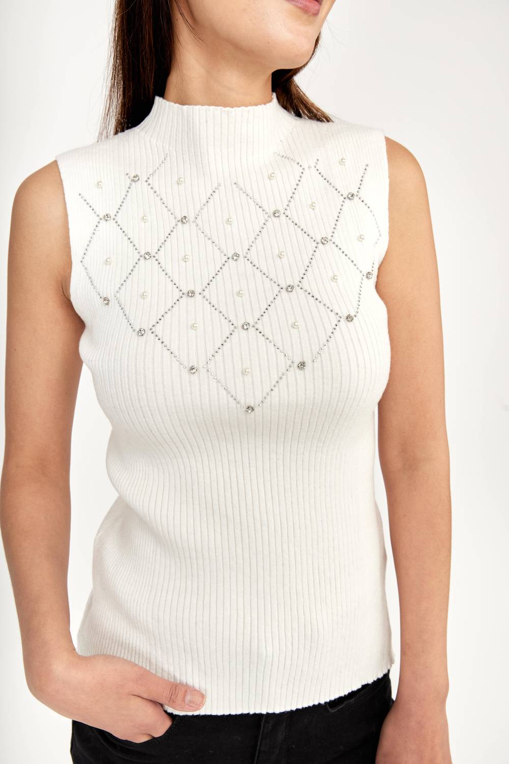 Frank Lyman - Sleeveless Mock Neck Knit Top