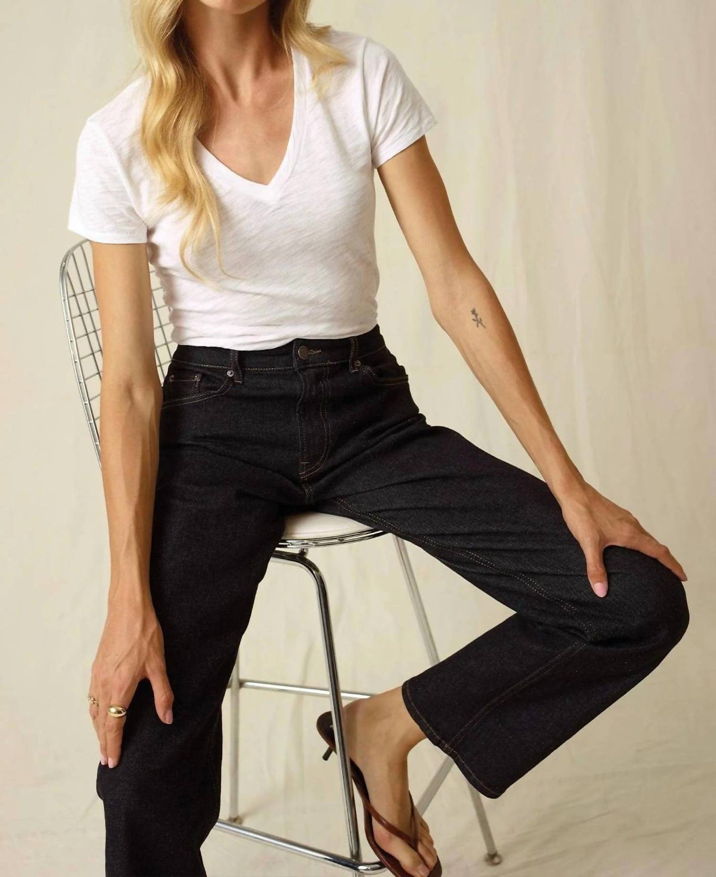 Goldie - Signature Slub V-neck Tee