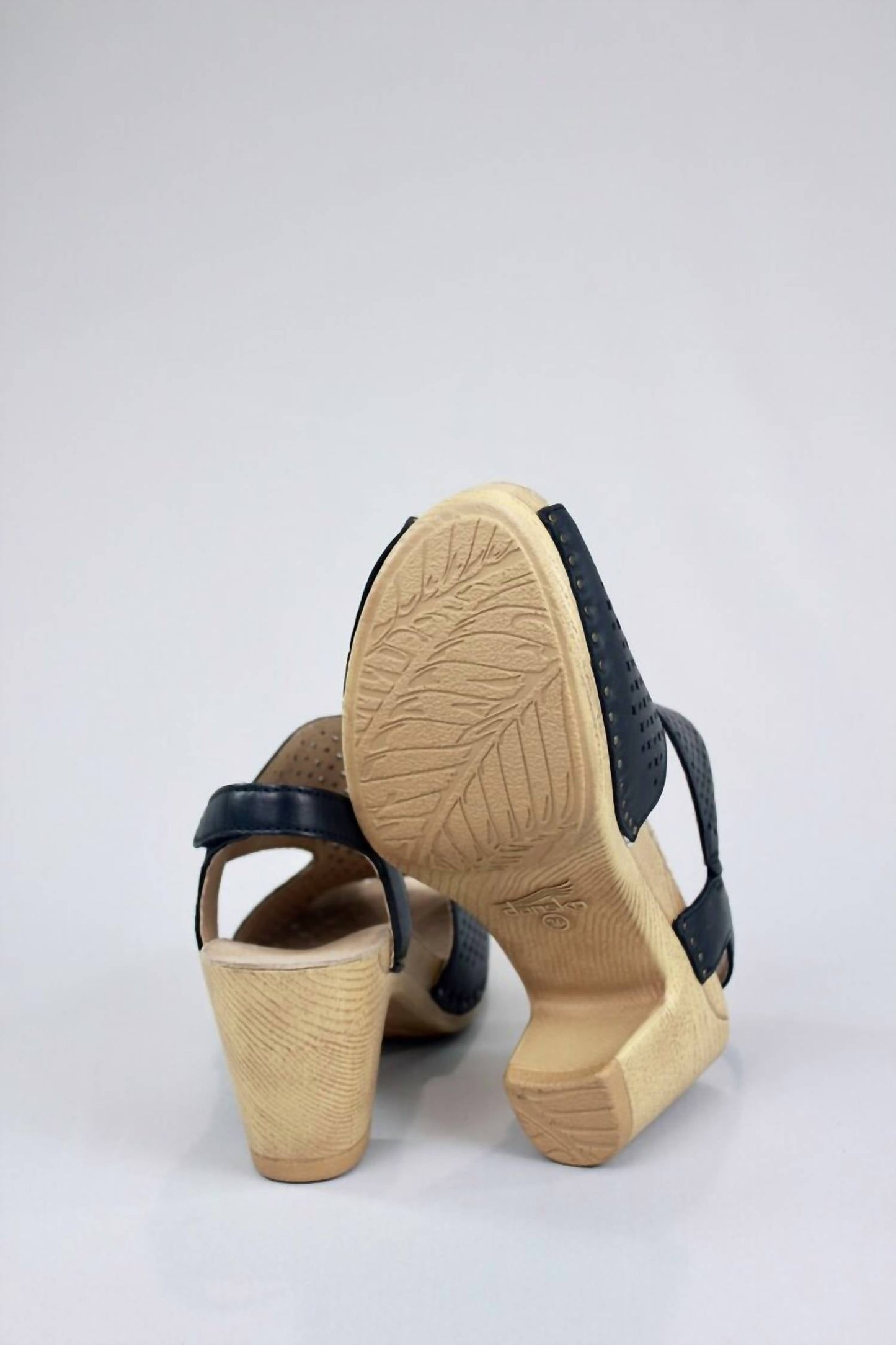 Dansko - Sandália feminina de salto Teagan