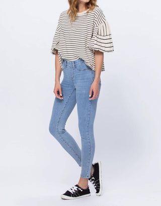 Judy Blue - Calça Jeans Skinny com Cintura Elástica