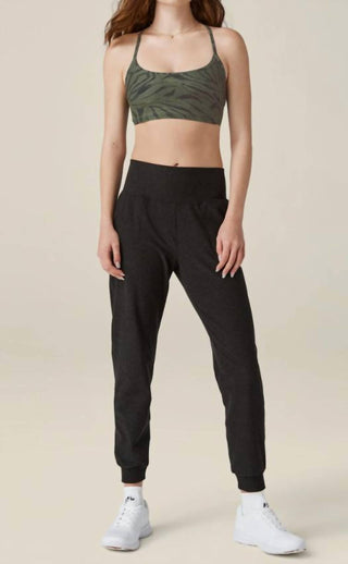 Além do Yoga - Calça de moletom midi Spacedye