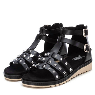 Xti - SANDÁLIAS RASAS FEMININAS COM TACHAS DOURADAS