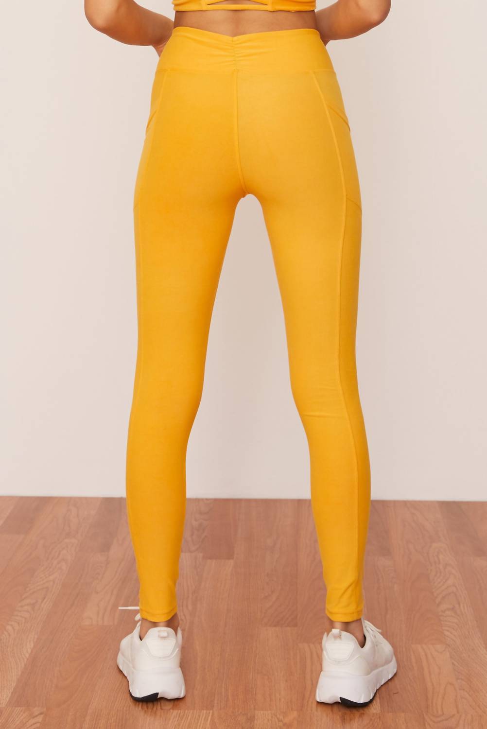 Wolven - Ruched Active Crossover Pocket Legging