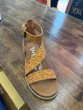 Very G - Sandálias femininas Sylvie Tooled