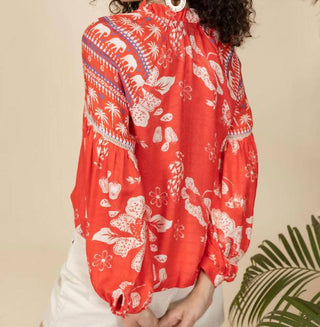 Emily Lovelock - Blusa EMMA Coral com Estampa Batik