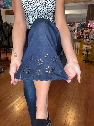 Risen - Calça Jeans com Detalhe em Corte a Laser