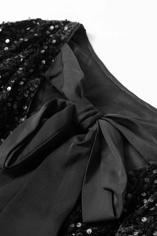 Vestido curto de manga comprida com decote redondo e lantejoulas