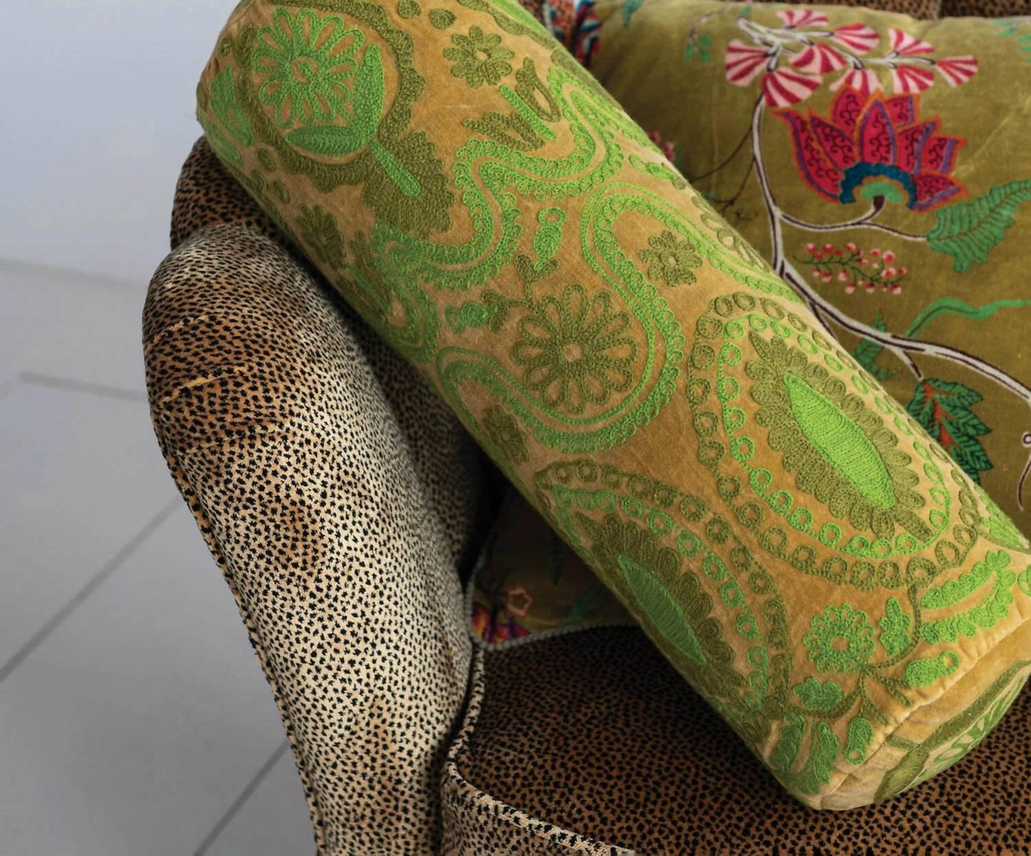 Creative Co-Op - Almofada de reforço bordada em veludo de algodão