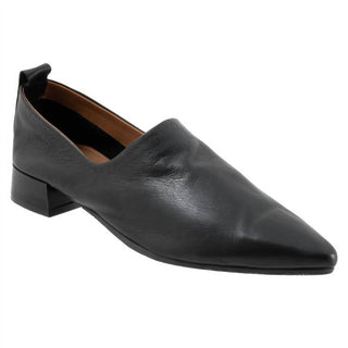 Bueno - Sapatos femininos Marley de bico fino e sem cadarço