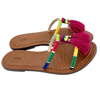 Schutz - Sandália Rasteira Feminina com Tiras e Borlas