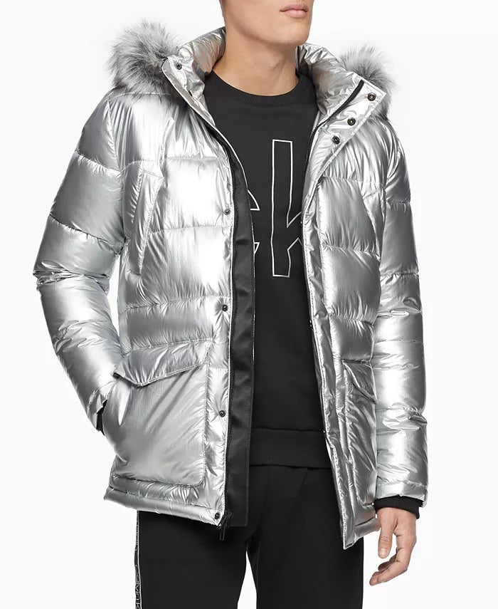 Calvin Klein Parka Masculina Metallic Puffer com Acabamento em Pele Sintética, Prata, Tamanho Médio