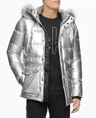 Calvin Klein Parka Masculina Metallic Puffer com Acabamento em Pele Sintética, Prata, Tamanho Médio
