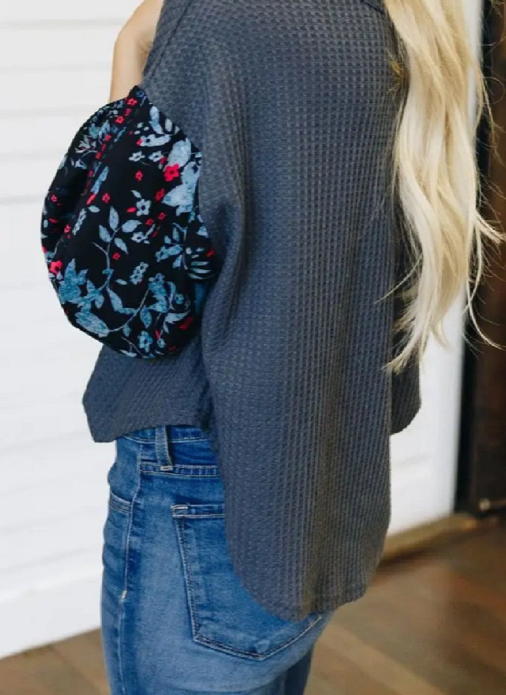 Blusa térmica leve de manga comprida com estampa floral Frankie &amp; Pop para mulheres, tamanho pequeno, azul