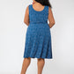 Vestido feminino Leota sem mangas Brittany Fit and Flare Azul Tamanho 3X