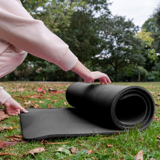 Tapete de ioga anti-rasgo BalanceFrom Fitness GoYoga 71 x 24 pol. com alça, preto