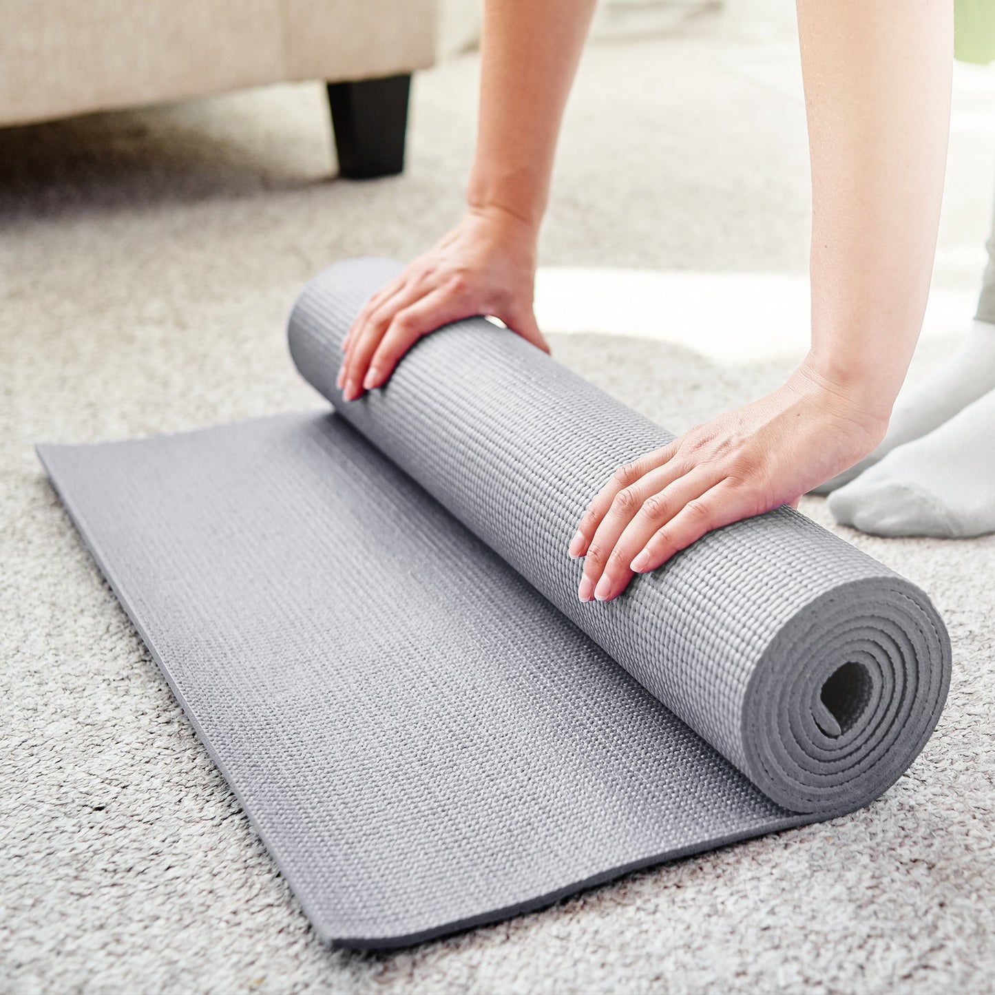 Tapete de exercícios multiuso de alta densidade e anti-rasgos Signature Fitness com alça, cinza