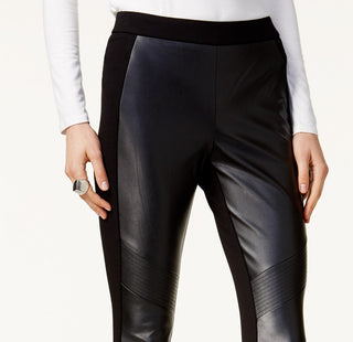 Calças femininas Bar III em couro sintético e elastano