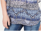 Blusa feminina estilo &amp; co com estampa retrô de cachecol e pregas, azul marinho, tamanho extrapequeno