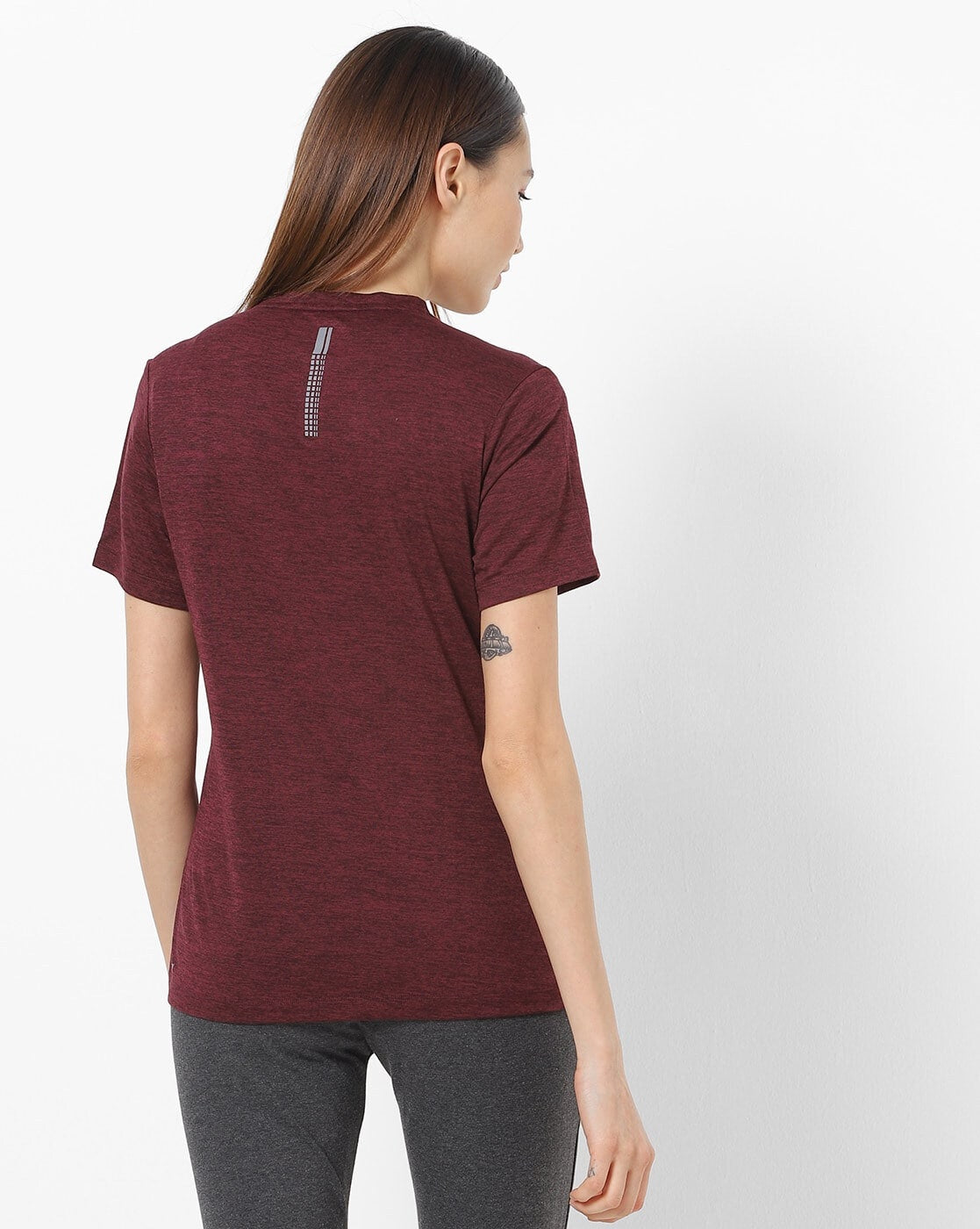 Camiseta feminina estampada com decote em V estilo vinho tamanho pequeno GG