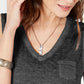 Blusa estilo burnout feminina com bolso no peito, preta, tamanho médio