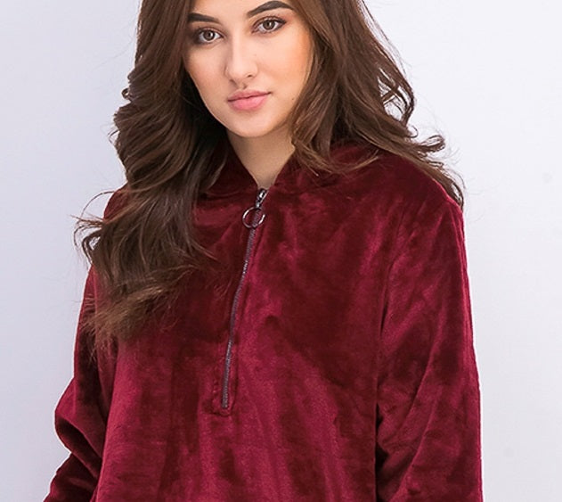 Ideology Moletom com capuz feminino de pele sintética e zíper de um quarto, vermelho, tamanho X-S