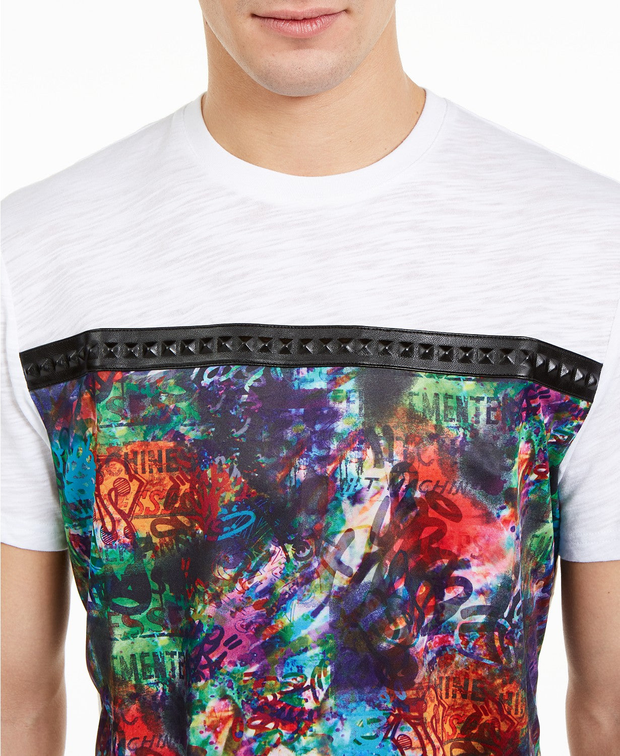 Camiseta masculina com estampa de grafite e acabamento em couro sintético cravejado da INC International Concepts, tamanho 2, tamanho extragrande, branca