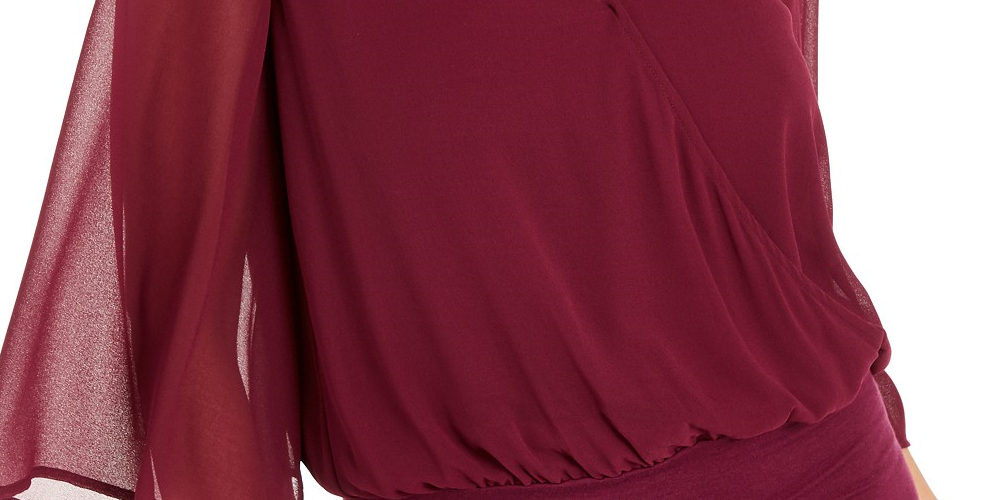 Blusa feminina Thalia Sodi com mangas transparentes e detalhes em vermelho brilhante, tamanho médio
