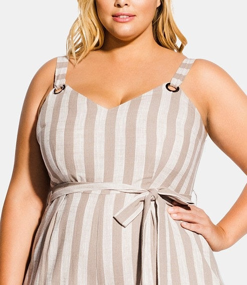 Macacão curto listrado carmim plus size da City Chic feminino cinza tamanho 16