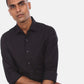 Camisa social masculina Arrow com gola aberta e ajuste ajustado, preta, tamanho 15,5 x 32-33
