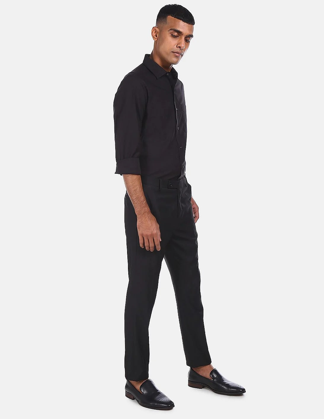Camisa social masculina Arrow com gola aberta e ajuste ajustado, preta, tamanho 15,5 x 32-33