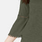 Blusa feminina pequena de crochê com manga sino e acabamento em crochê, verde oliva, tamanho médio